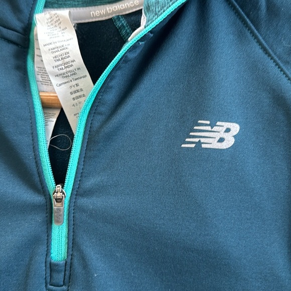 New Balance Woman’s Running Pullover - Picture 4 of 5